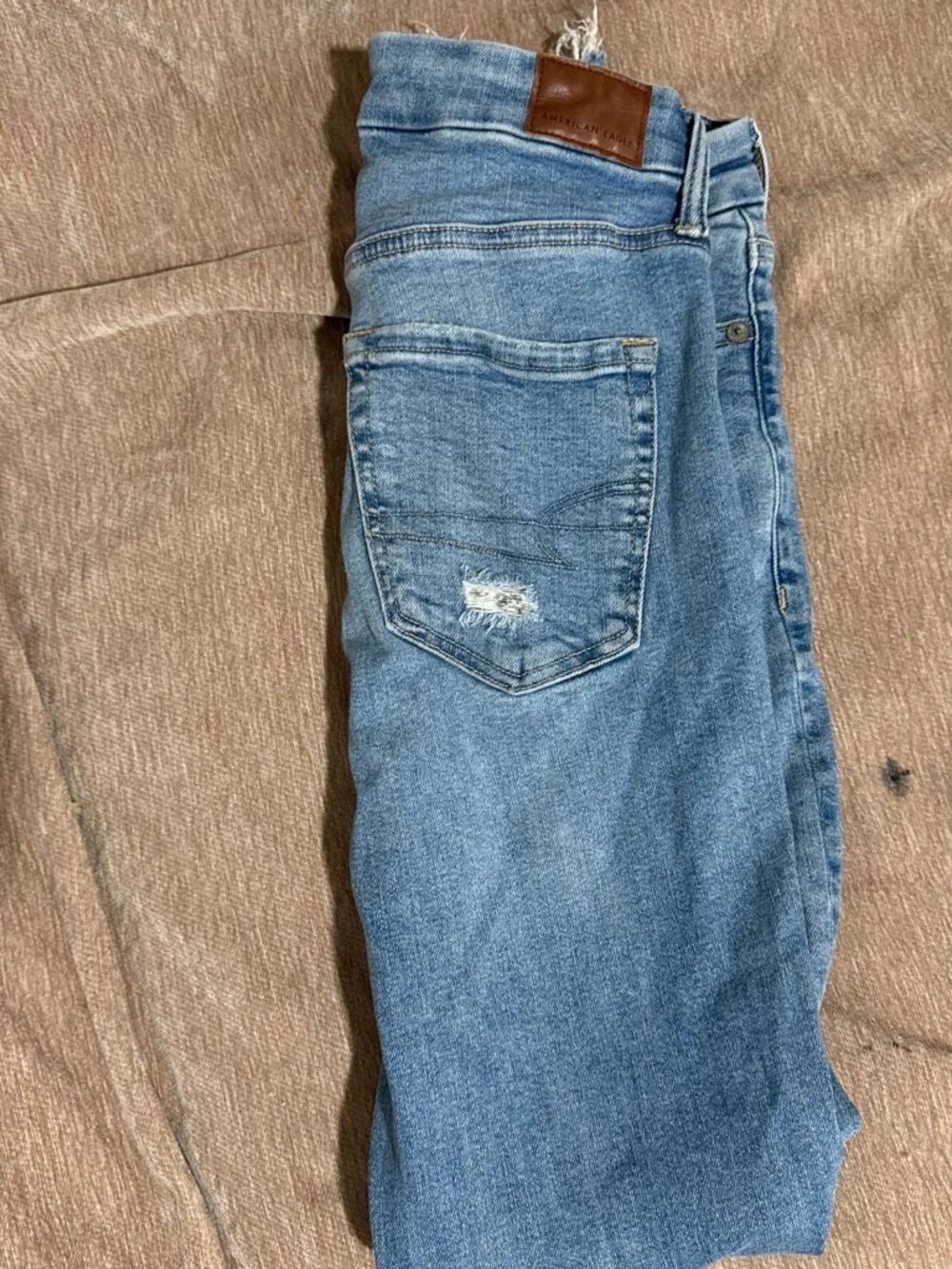 American Eagle High-Rise Distressed skinny Jeans Size 2 regular Raw Hem